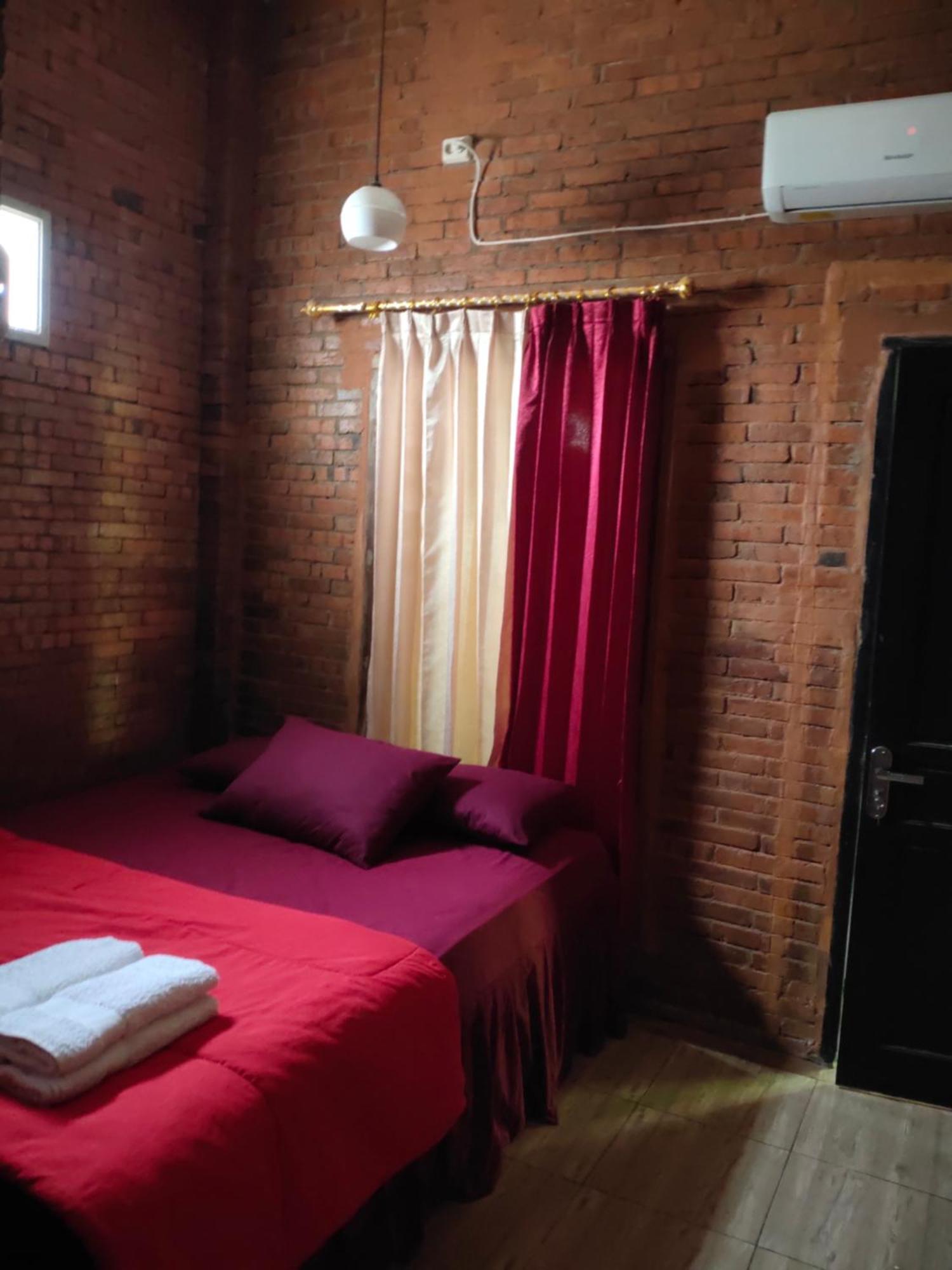 Apartamento Grha Pawitra Trowulan Exterior foto